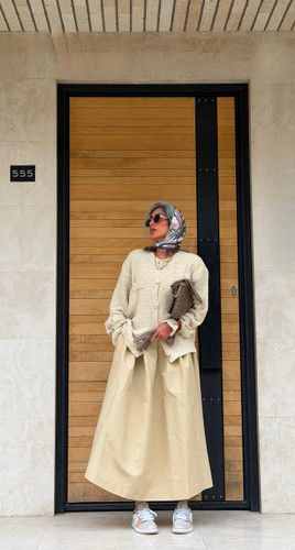 ژاکت بافت زنانه کرم با دکمههای طلایی لوکس